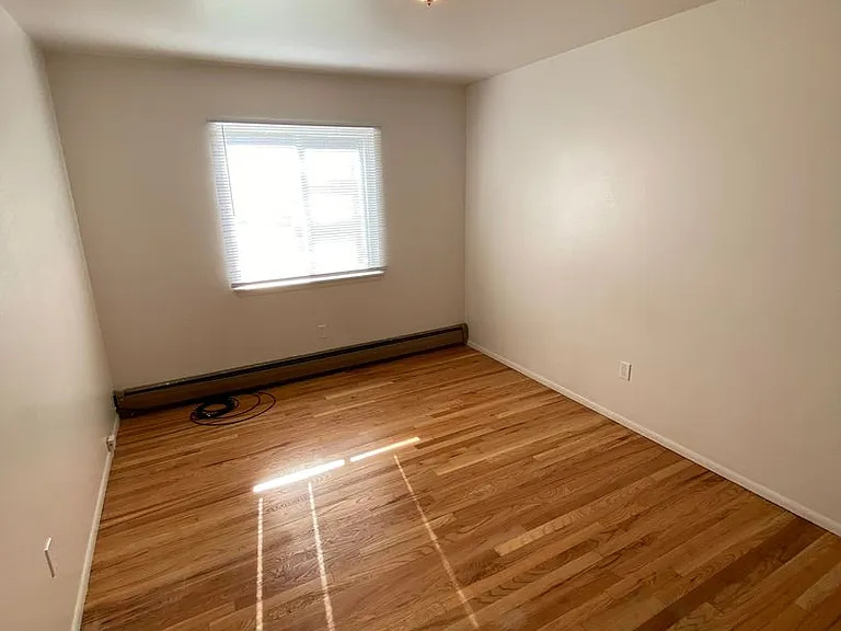 2400 Northwestern Ave — Photo 18