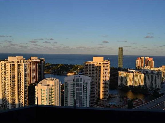 2nd image of 3500 Mystic Pointe Dr #Penthouse 6