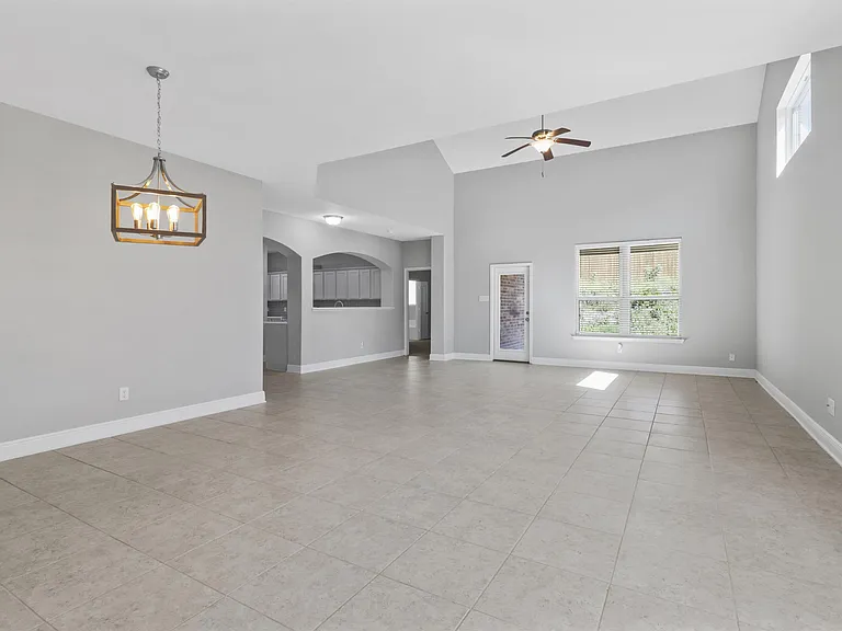 2136 Mulberry Dr — Photo 4