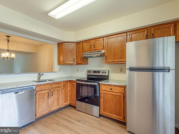4th image of 18 Woodbrook Dr