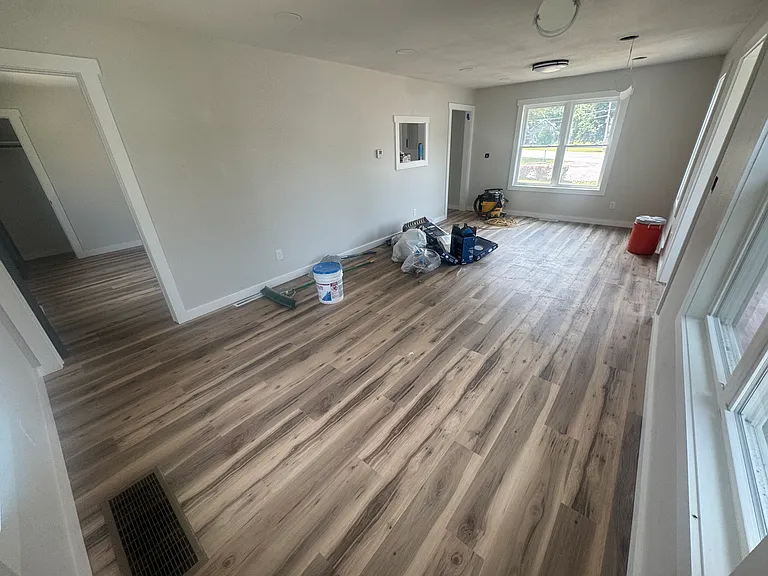 202 Melrose Dr — Photo 2