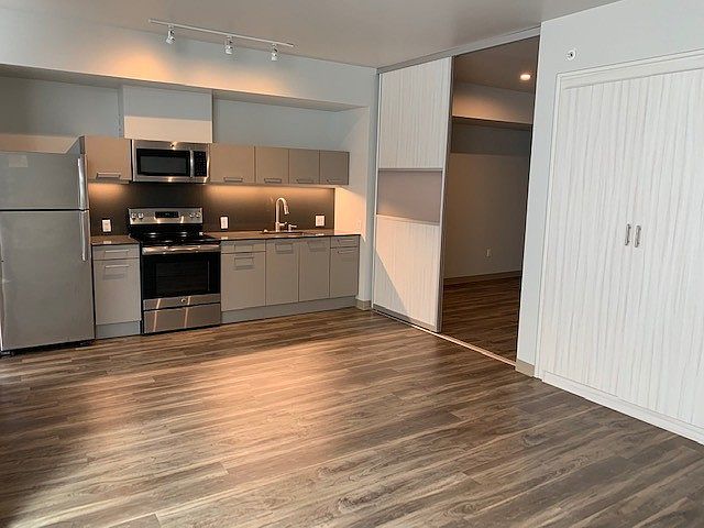 1st image of 1929 Columbia St #402-1
