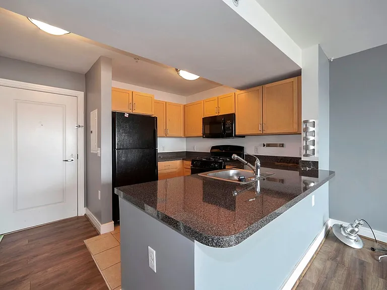 800 4th St SW #N614 — Photo 5