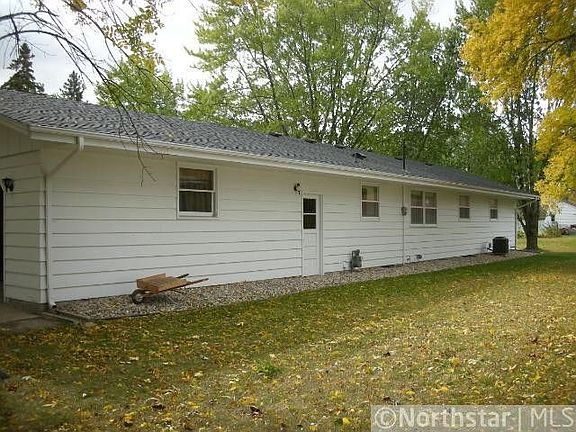 2nd image of 703 2nd St NE
