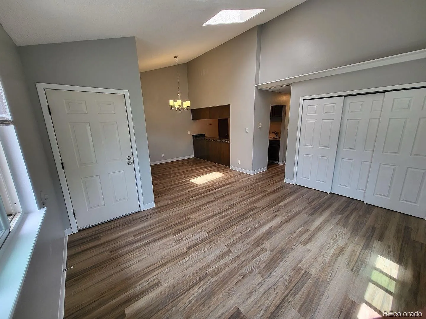 2 bed, 1.0 bath, 836 sqft, $1,595 — Photo 2