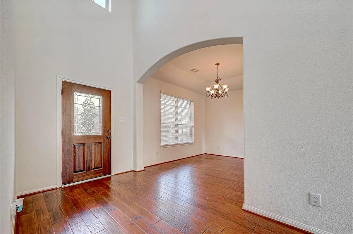 4 bed, 2.5 bath, 2781 sqft, $3,000 — Photo 4