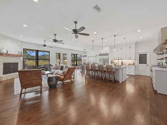 5th image of 1094 Dunlavy Rd