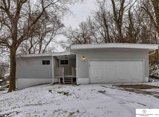 3133 Willit St, Omaha, NE 68112