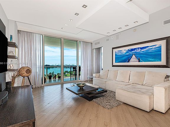 2nd image of 2020 N Bayshore Dr APT 1106