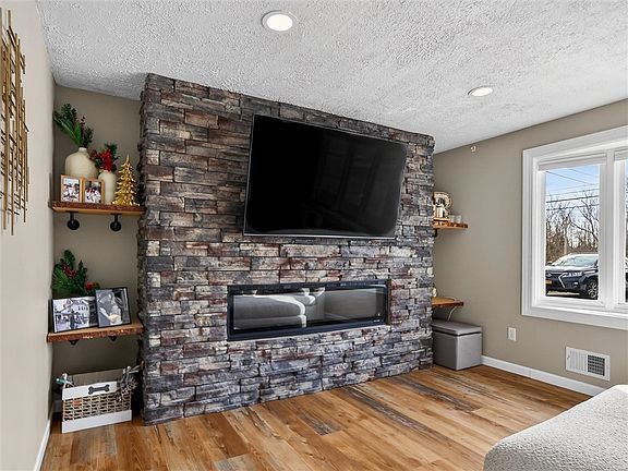 5th image of 320 Parma Center Rd