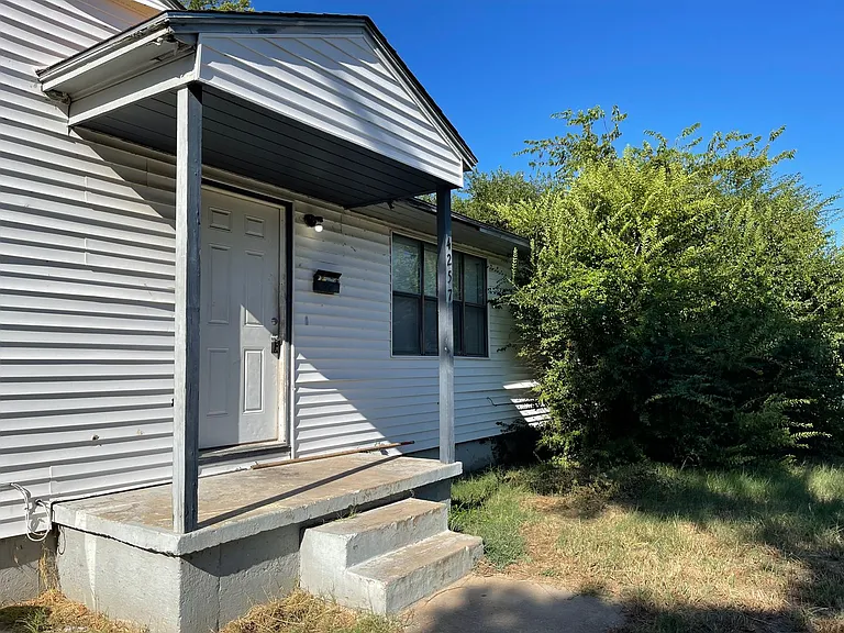 4257 E Young Pl — Photo 1