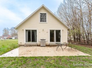 12768 Valley Dr, Wayland, MI 49348