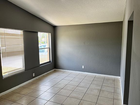4th image of 1123 Joel Blvd