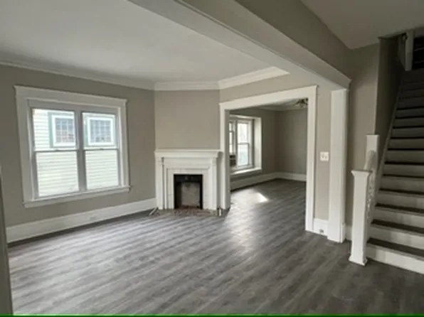 1352 Thoreau Rd, Lakewood, OH 44107