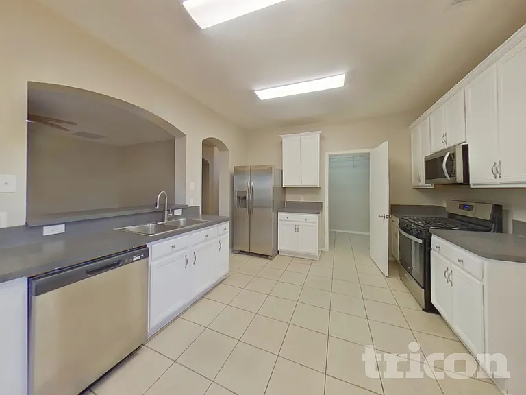 5825 Show Master Ln — Photo 6