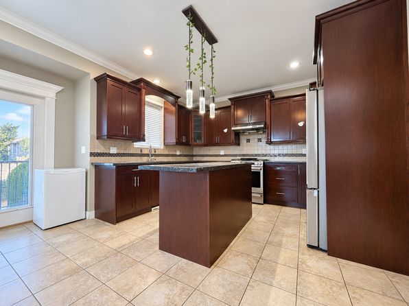 5 bedroom rental in Surrey — photo 16