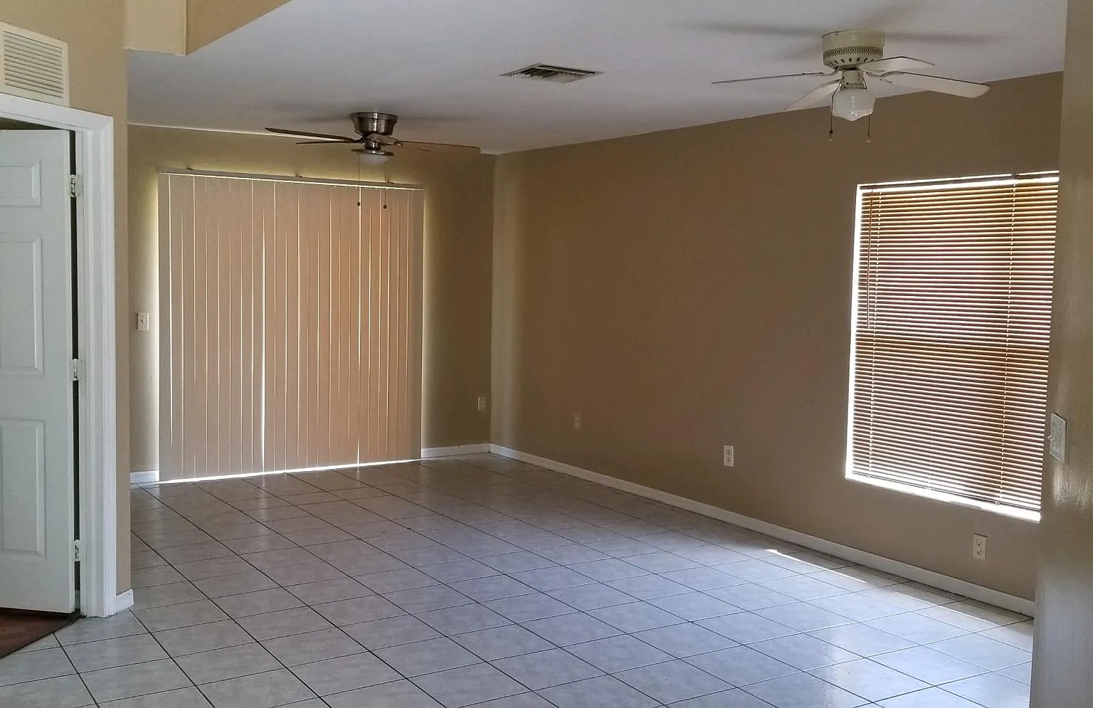 2 bed, 1.5 bath, 945 sqft, $1,695 — Photo 4