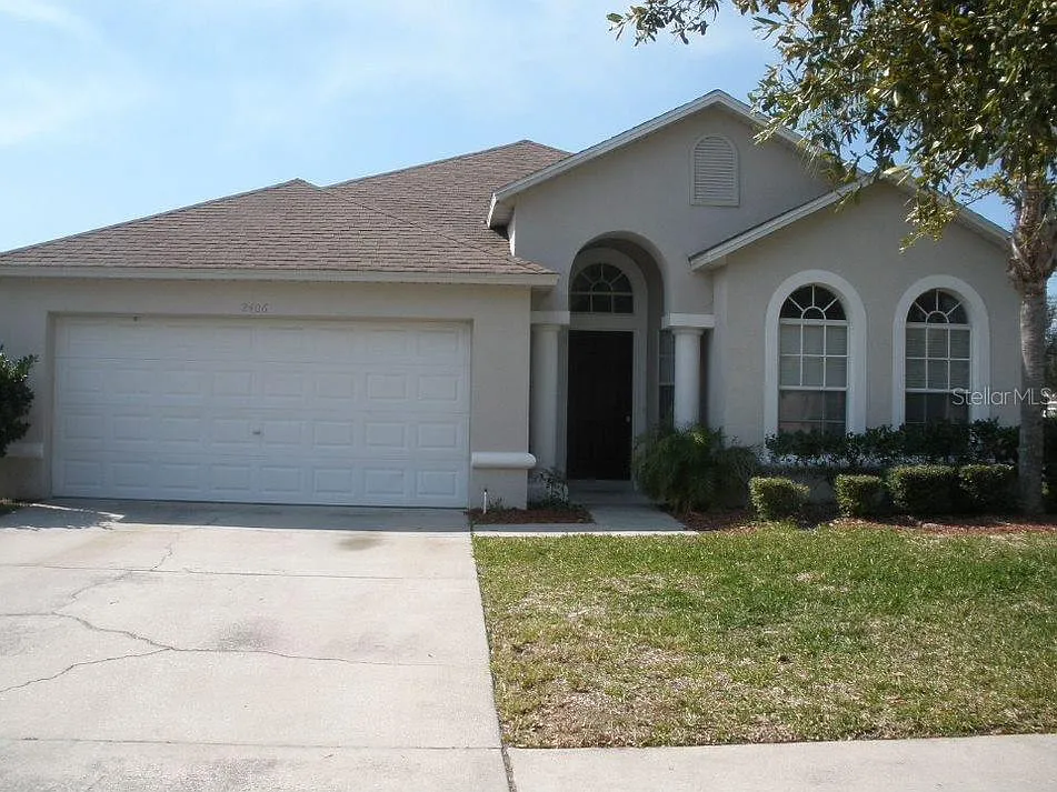 3 bed, 2.0 bath, 1881 sqft, $2,595 — Photo 1