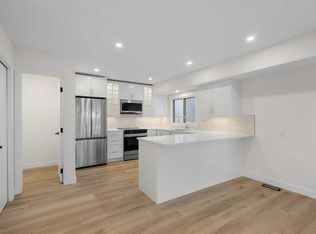 4 W Cedarwood Rise SW, Calgary, AB T2W3H9