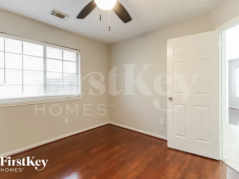 2210 Dublin Dr — Photo 13
