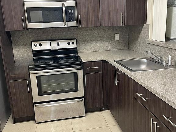 4th image of 5120 SW 40th Ave APT 24A