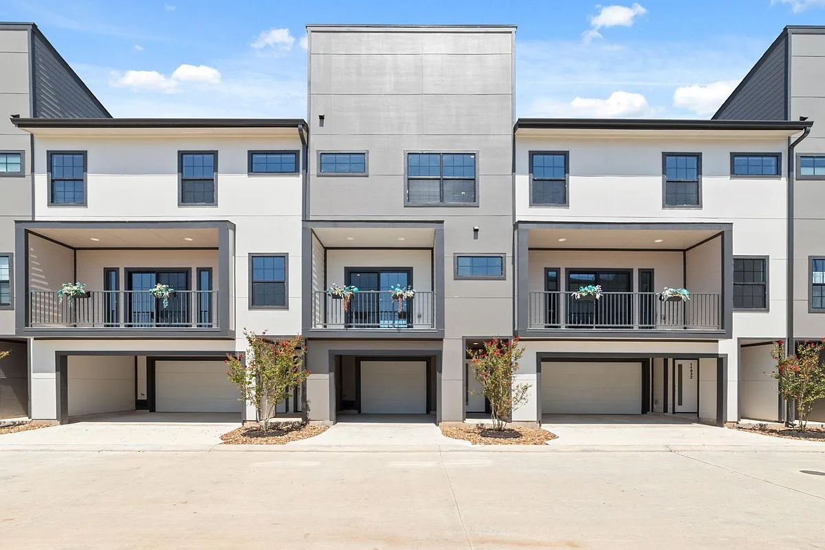 Building Photo - 11924 N Hoa Sen Cir