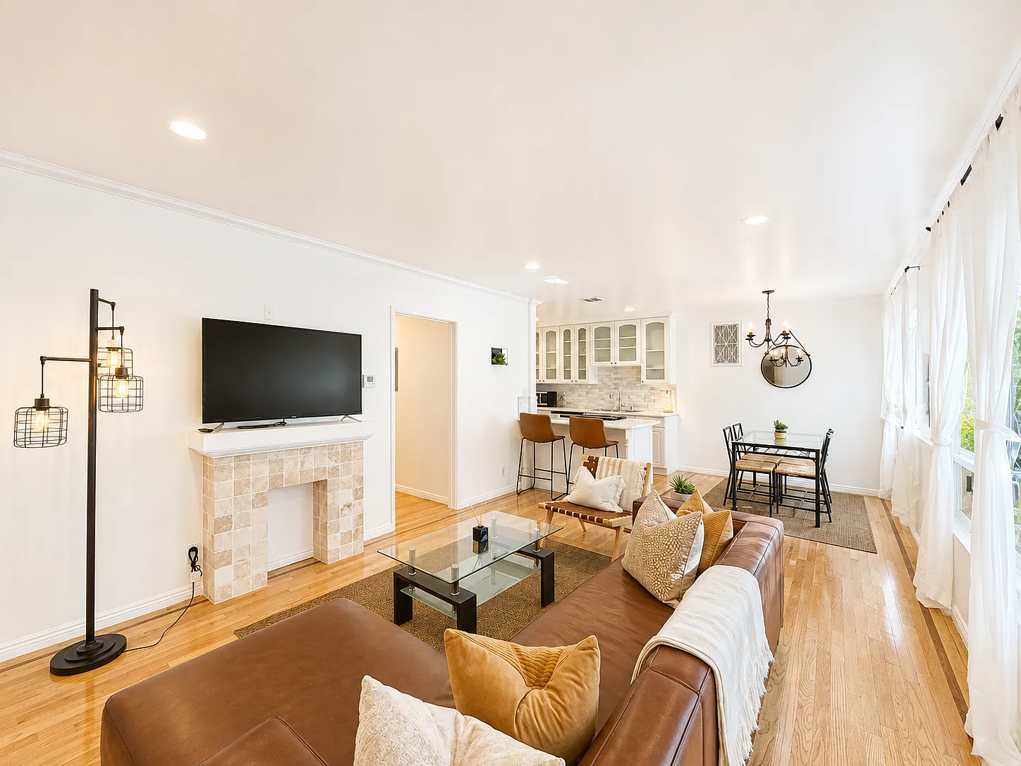 2 bed, 1200 sqft, $5,000 — Photo 2