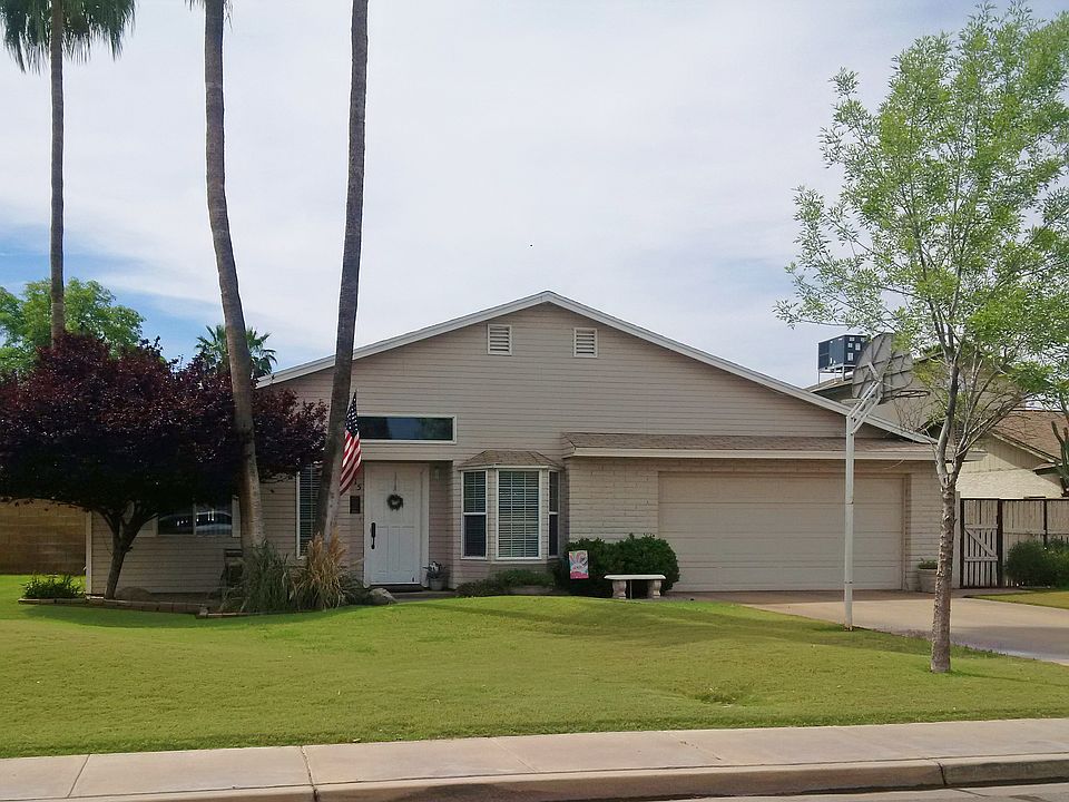 1st image of 915 W Mesquite St