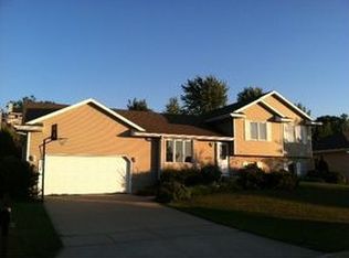 417 Old Indian Trl, Deforest, WI 53532