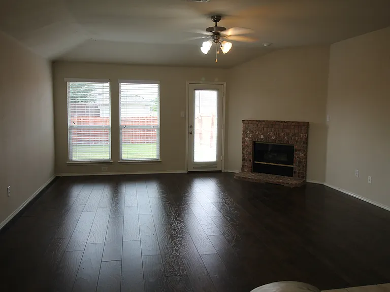 4188 Cherry Ridge Dr — Photo 9