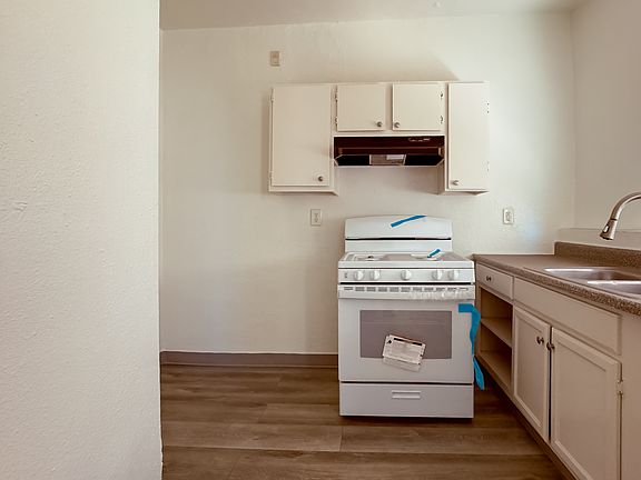 4th image of 920 S Hobart Blvd APT 403
