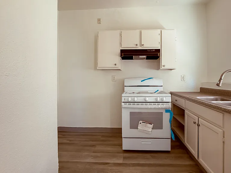 920 S Hobart Blvd — Photo 10