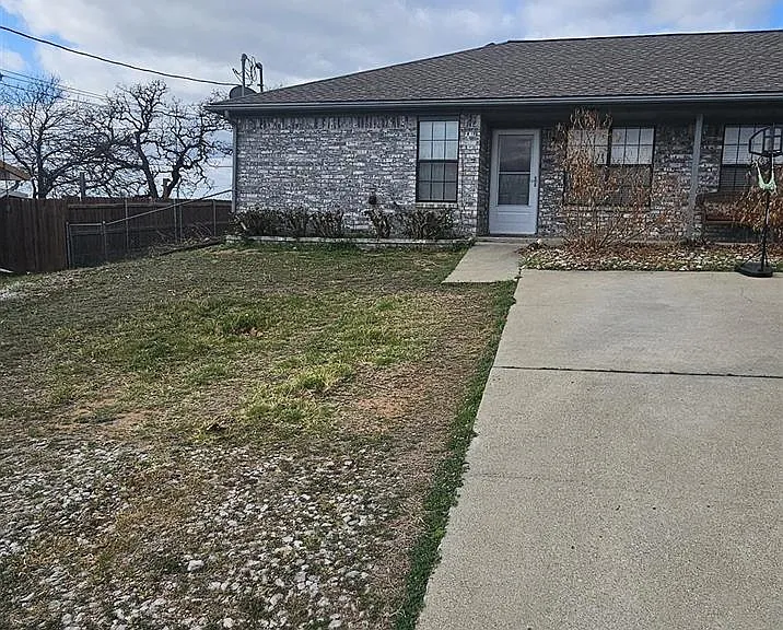 1731 Greenwood Ln — Photo 1