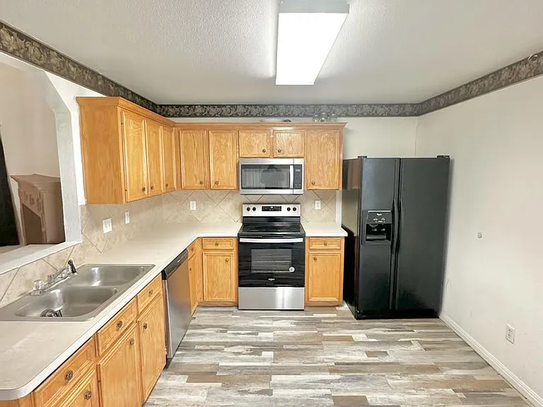 4201 Thunder Creek Dr — Photo 4