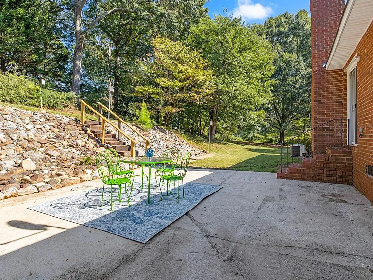 114 Fisher Dr — Photo 12