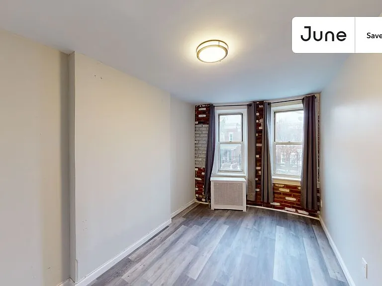 13 Charlotte St — Photo 10