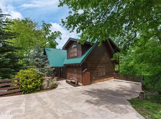 3026 Falling Leaf Way, Pigeon Forge, TN 37863
