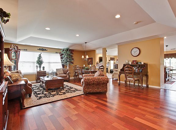 2nd image of 1942 Crenshaw Cir #1942