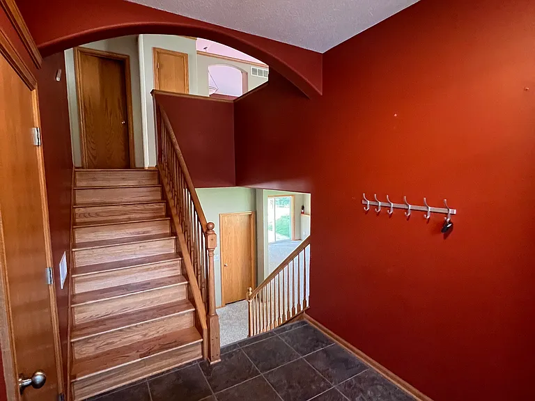 929 Plymouth Ln NW — Photo 9