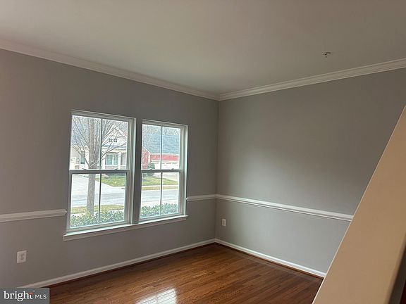 3rd image of 8157 Meadowgate Cir