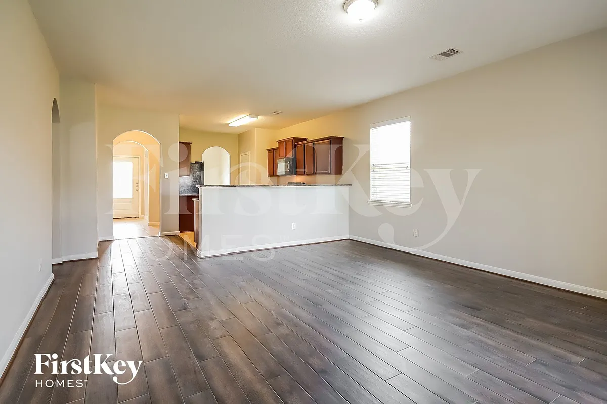 Building Photo - 20802 Echo Manor Dr