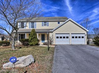 11 Heron Ln, Falling Waters, WV 25419