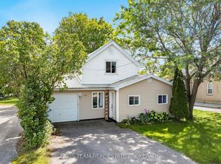 18 Poyntz St, Penetanguishene, ON L9M 1M4