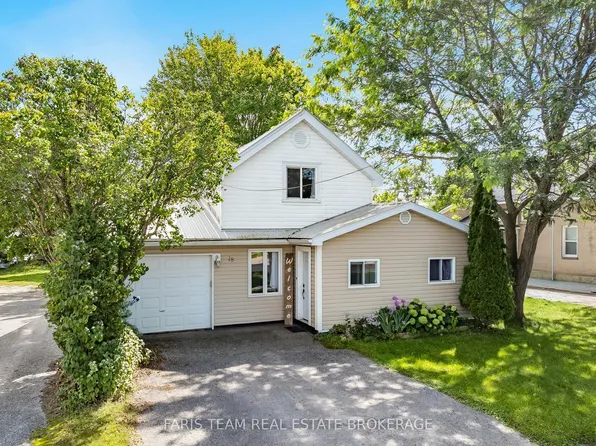 18 Poyntz St, Penetanguishene, ON L9M 1M4