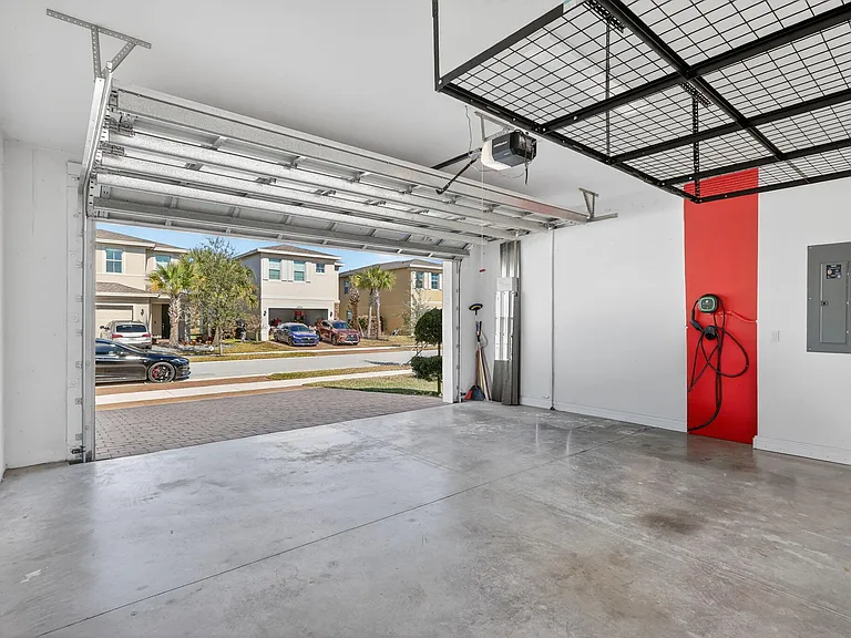 1609 NW Cataluna Cir — Photo 4