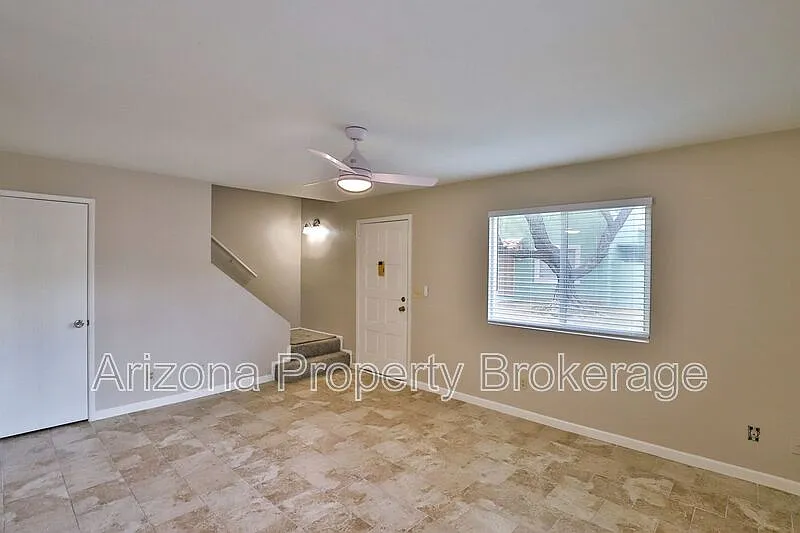 2 bed, 1.5 bath, 928 sqft, $1,400 — Photo 2