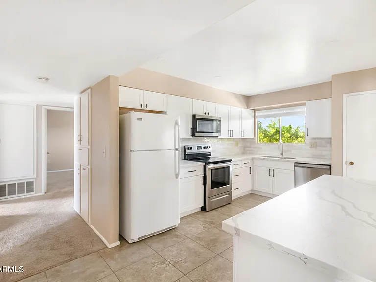 10301 W Charter Oak Dr — Photo 16