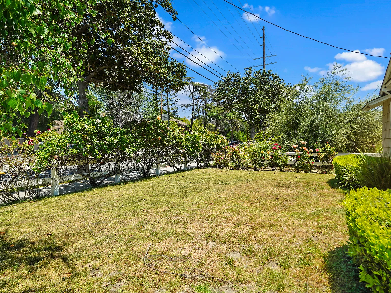 4 bed, 1959 sqft, $6,700 — Photo 2