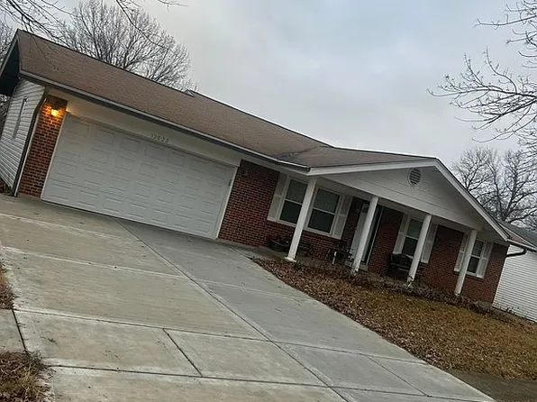 12022 Trampe Heights Ln, Saint Louis, MO 63138