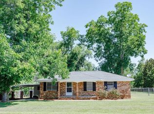 422 W Carter Ave, Blackshear, GA 31516